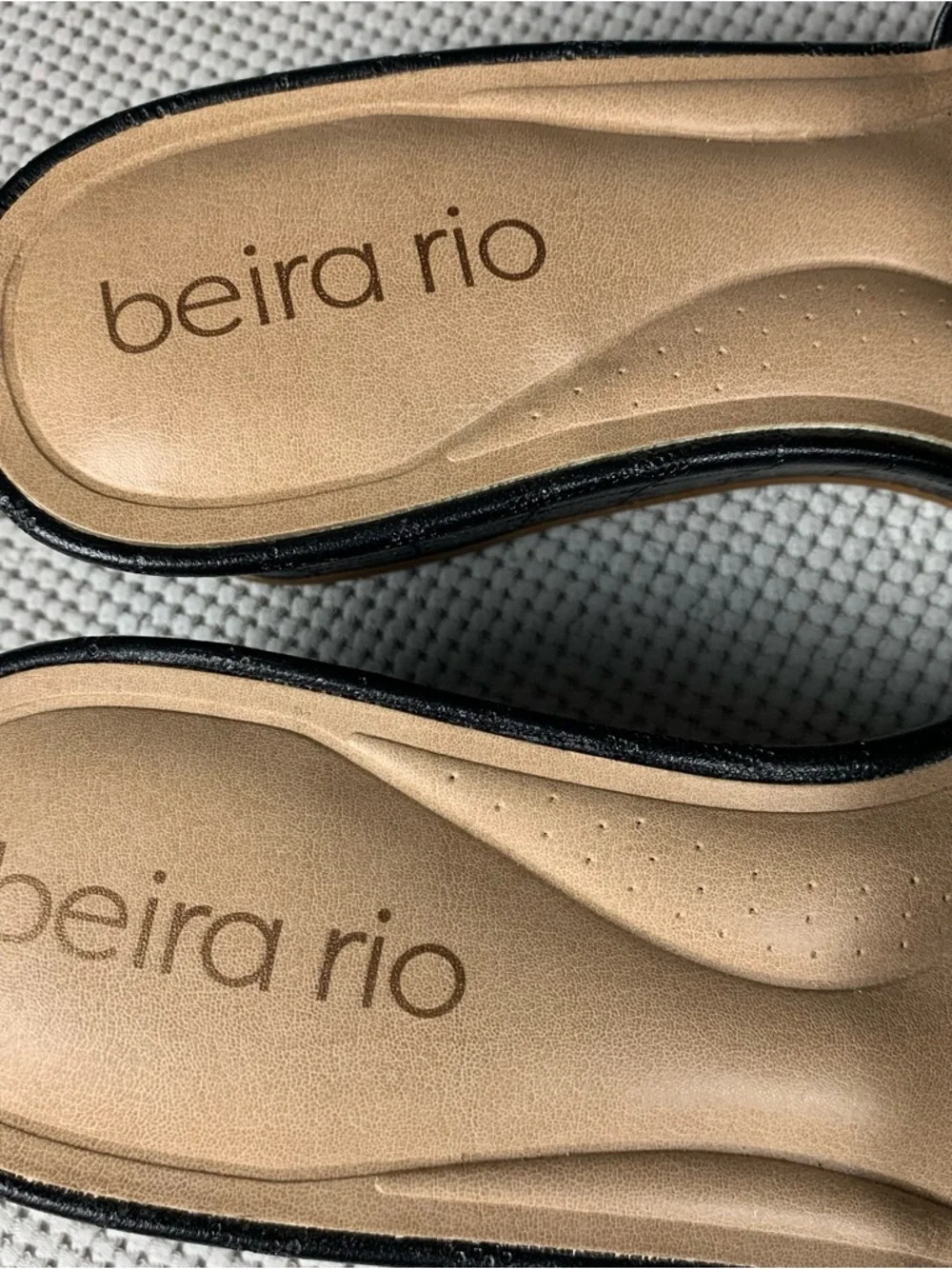 Beira Rio Black Slide Platform Sandals Size 9 Cushioned Footbed
